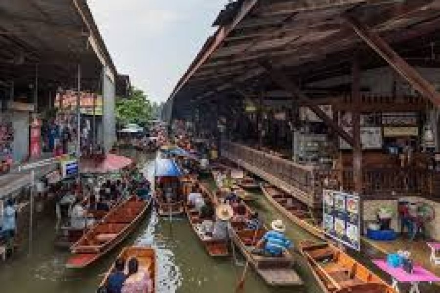 Damnoen Saduak Floating Market